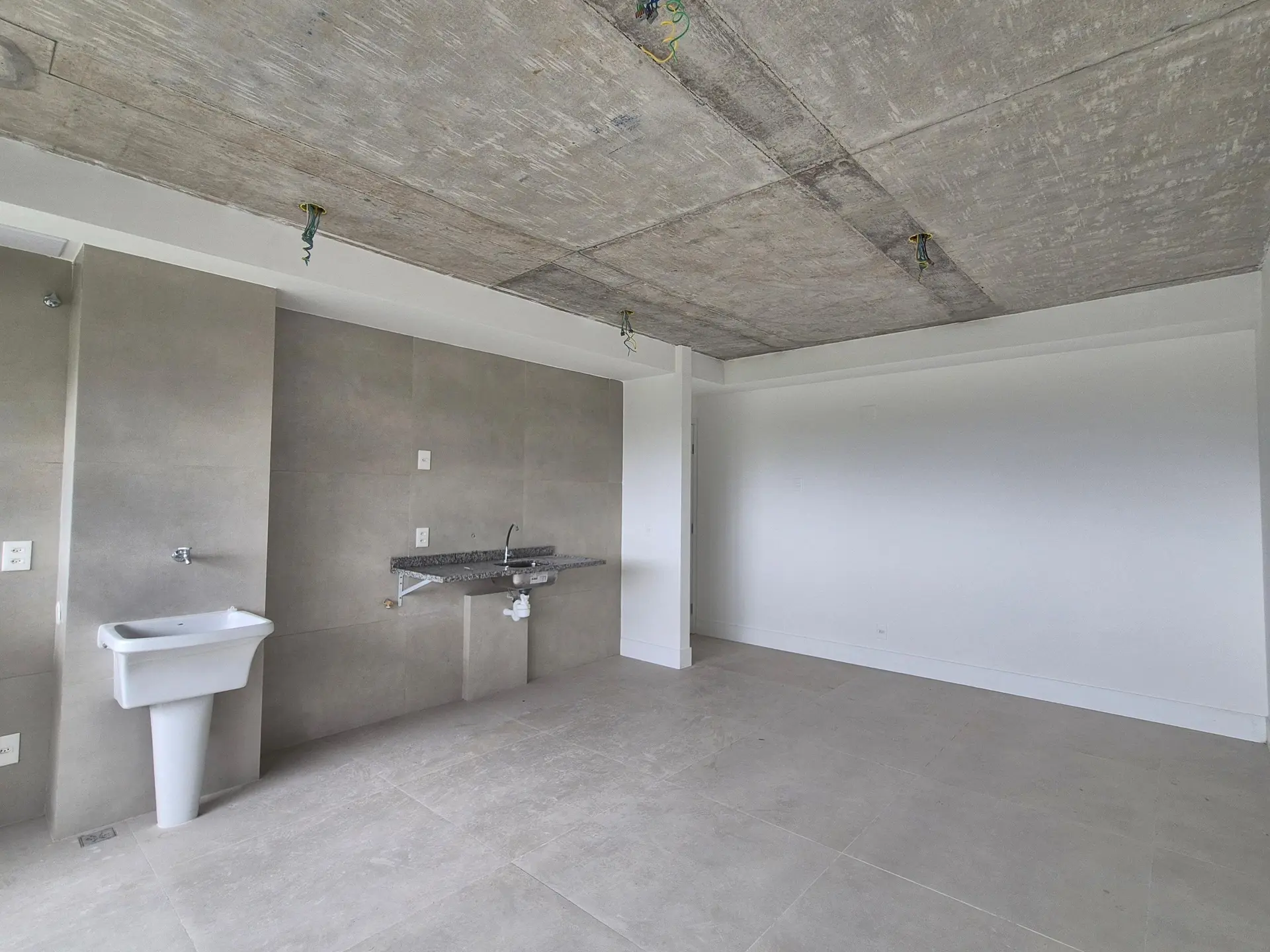 3-bedroom apartment with a mountain view — photo 16