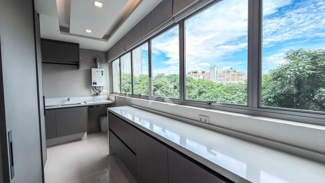 331 m² apartment with 2 parking spaces and 2 en-suites — photo 13