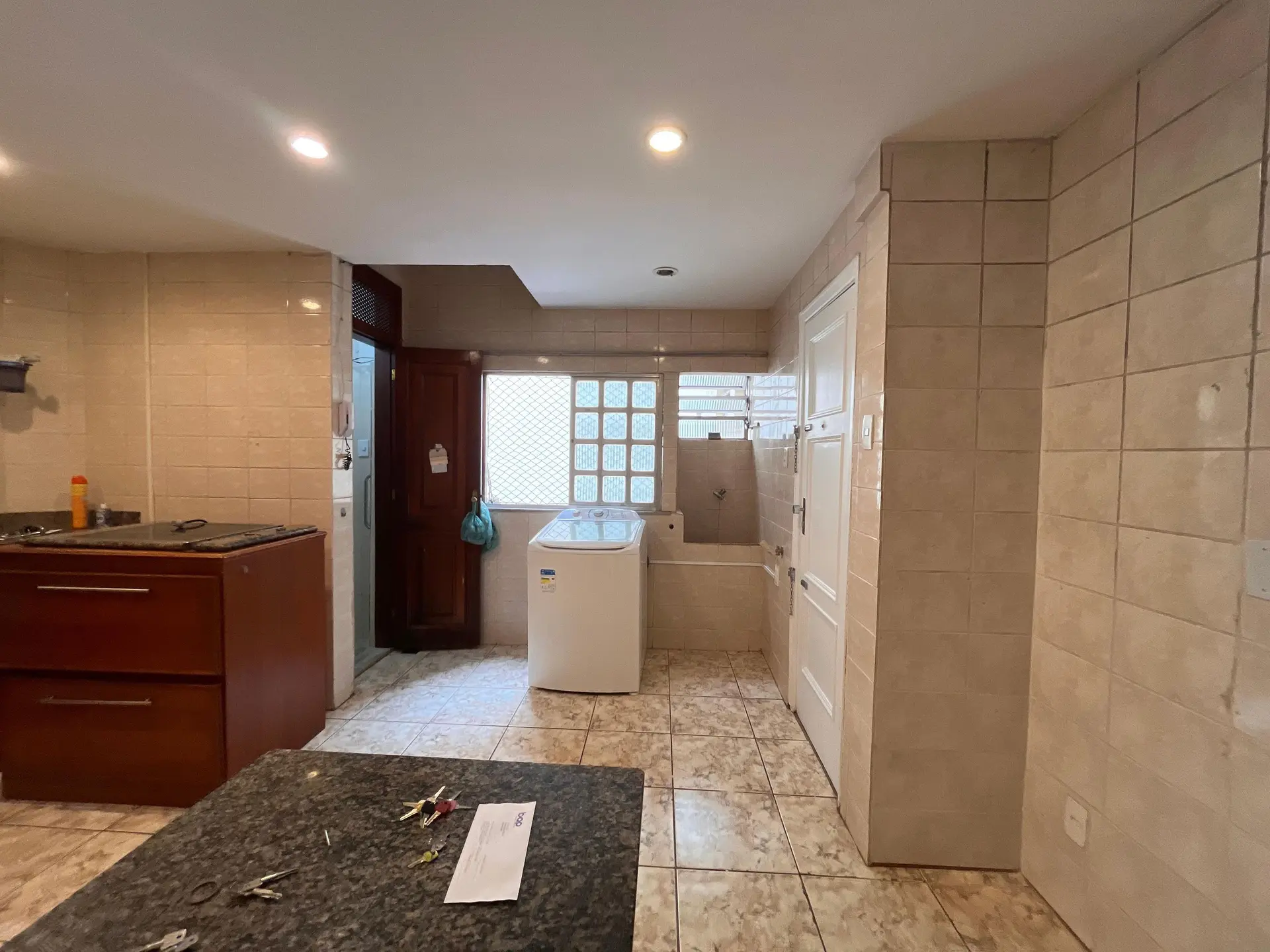 3-bedroom apartment with separate kitchen and electric stove — photo 13