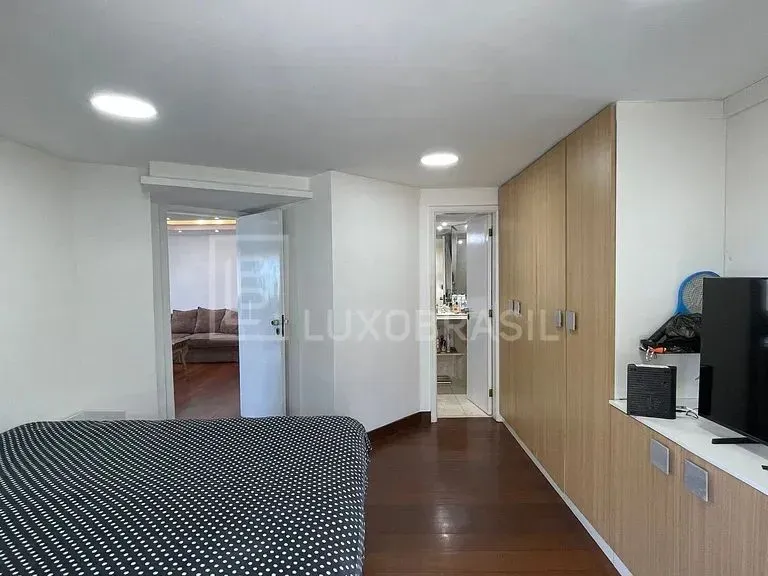 Apartamento com varanda envidraçada e 4 quartos — photo 8