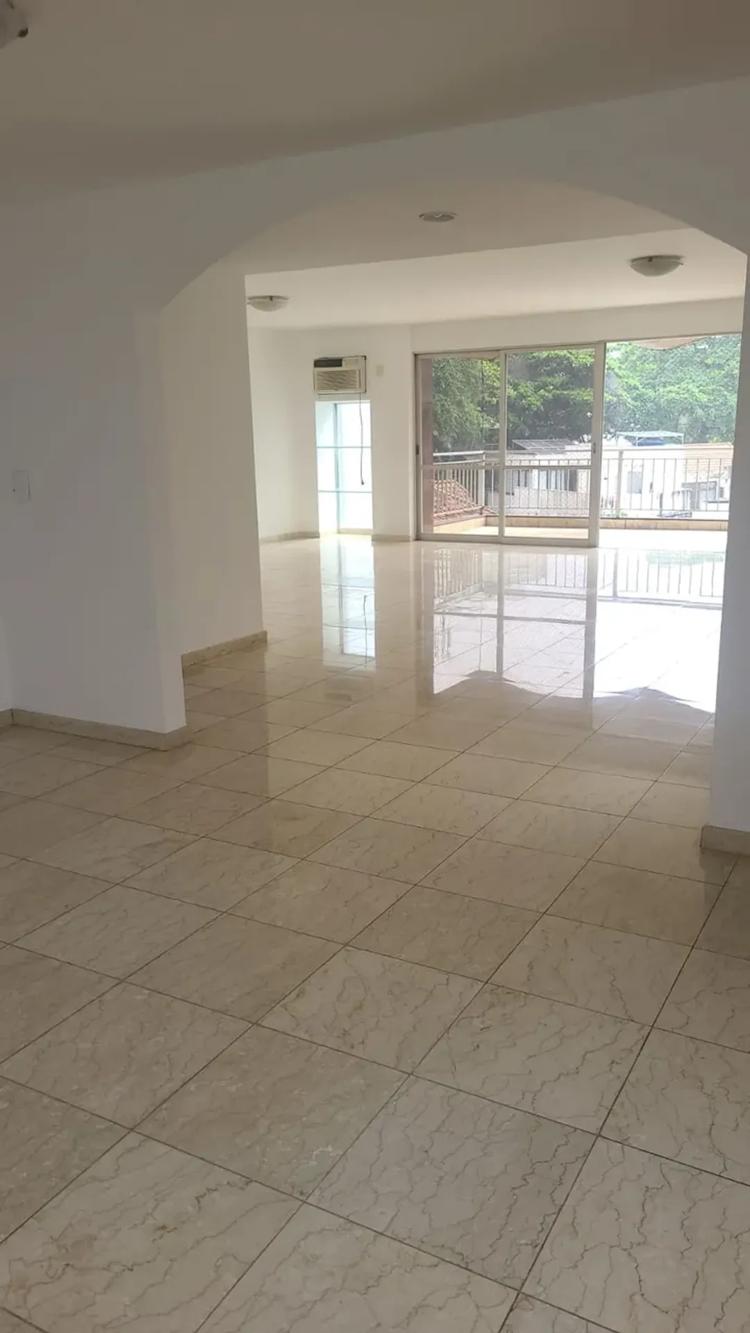 3-bedroom apartment with a bathtub in Rio de Janeiro — photo 21