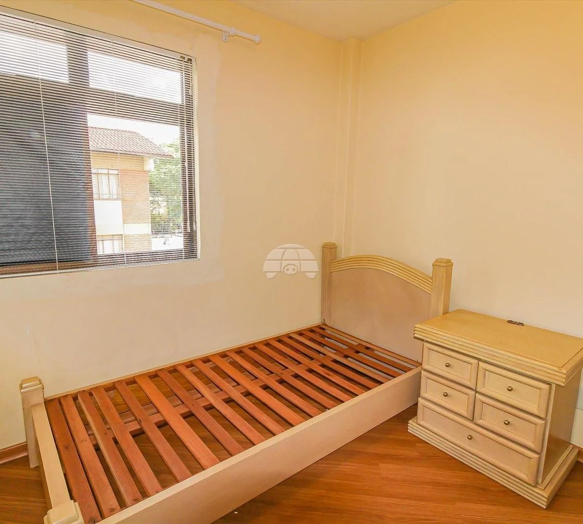 2-bedroom apartment with wood or laminate floors in Curitiba — photo 5