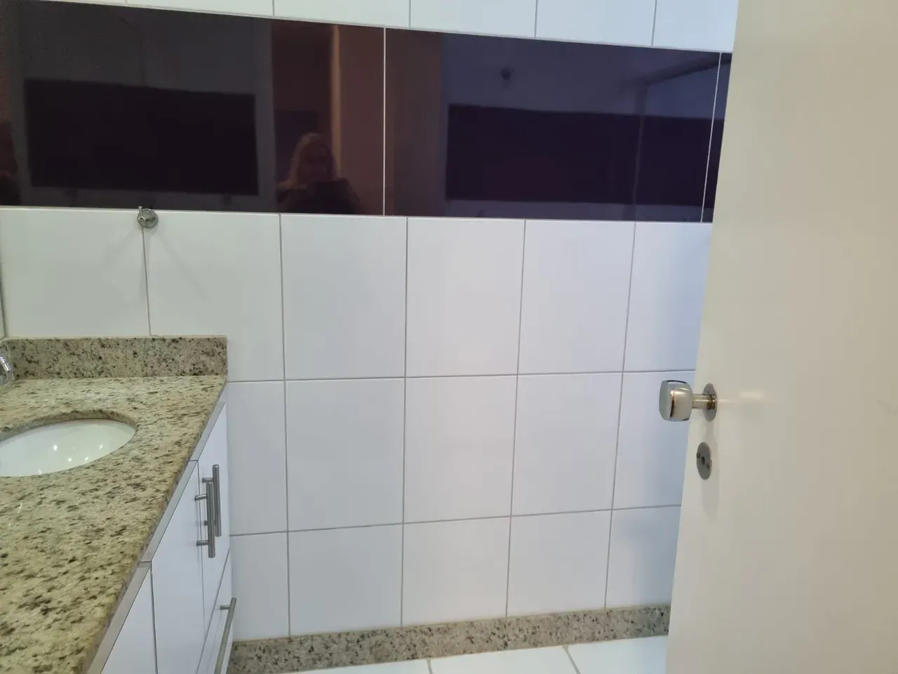 Walk-in closet in a 4-bedroom apartment, 185 m² — photo 14