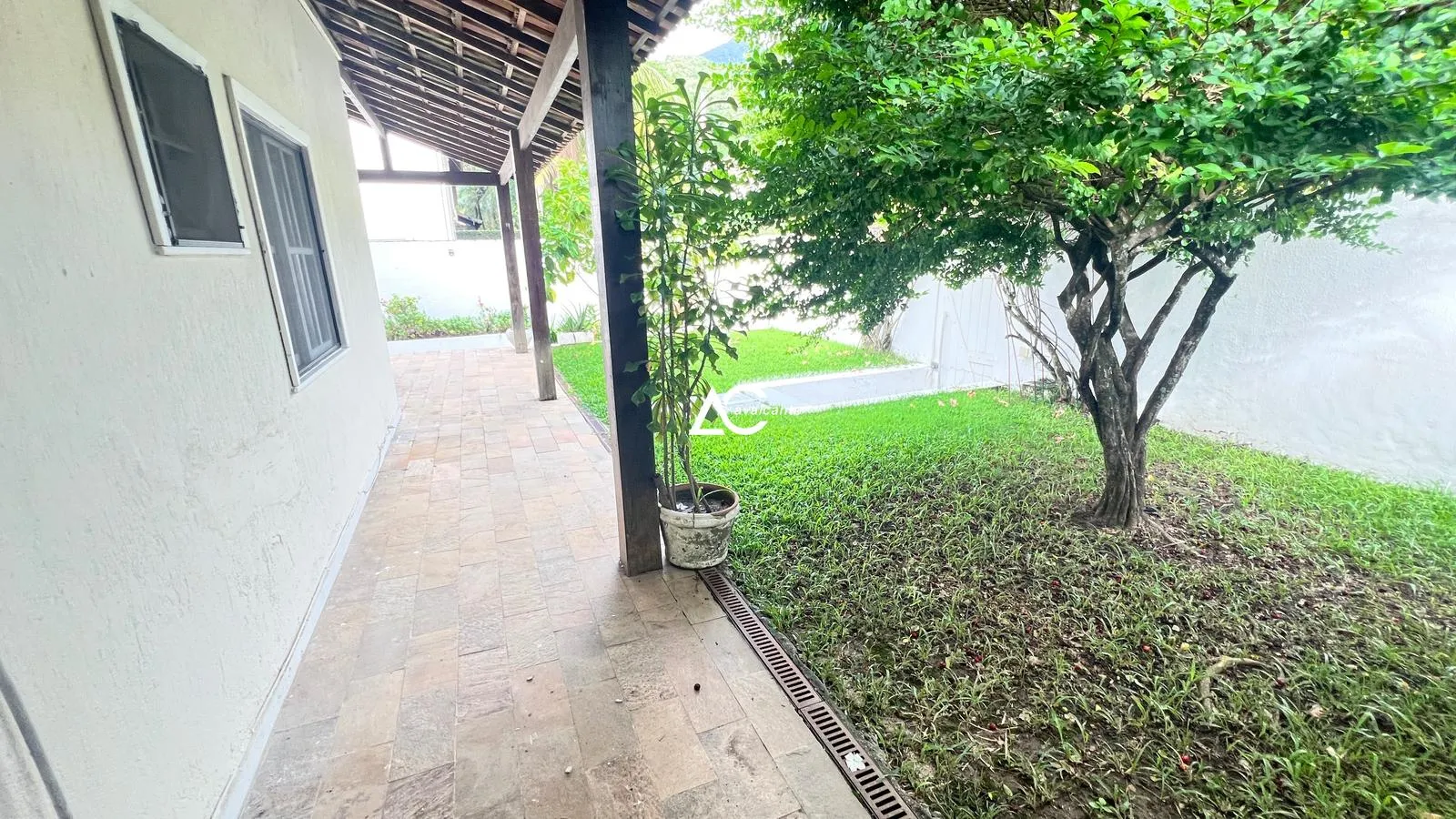 House with 5 bedrooms and 5 bathrooms plus a pool — photo 50