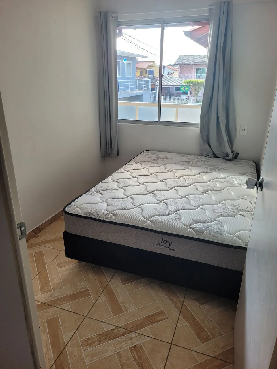 Furnished studio with 1 bedroom and a balcony — photo 2