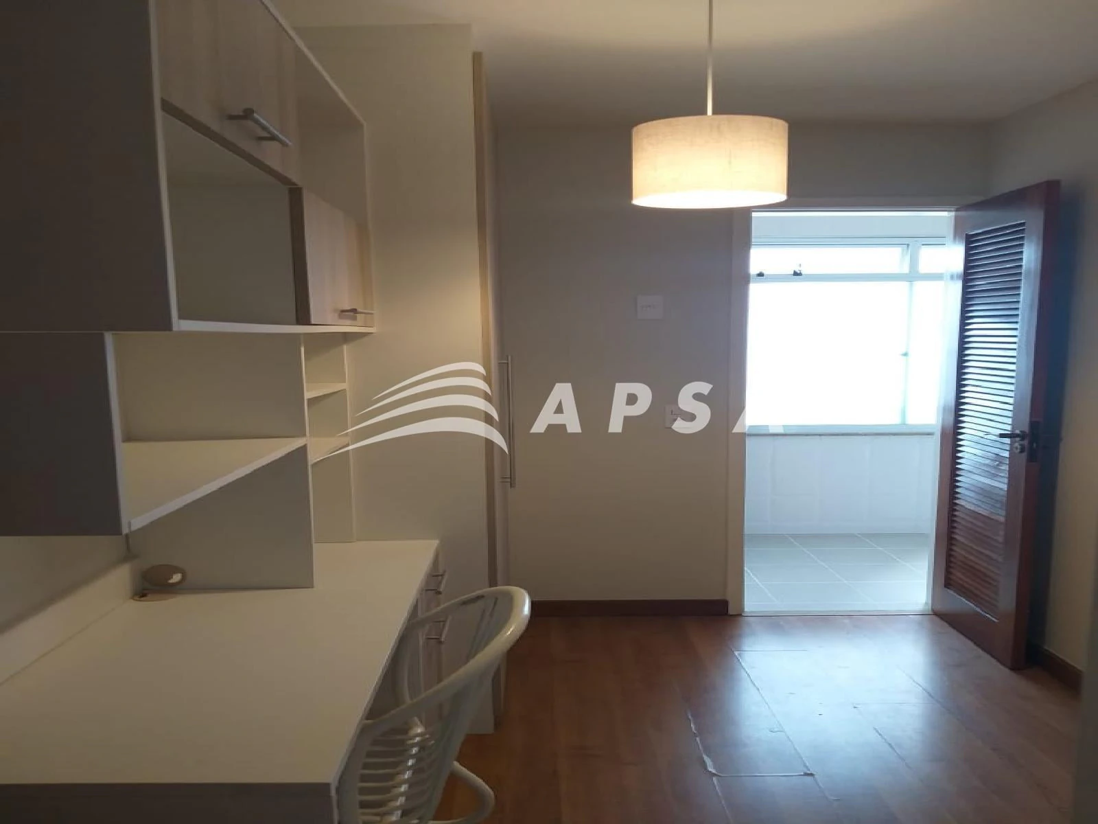Furnished apartment, 99 m², with a glass-enclosed balcony — photo 6