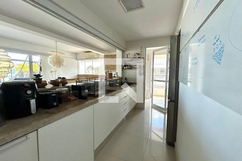 Furnished apartment, 196 m², with a glass-enclosed balcony — photo 10