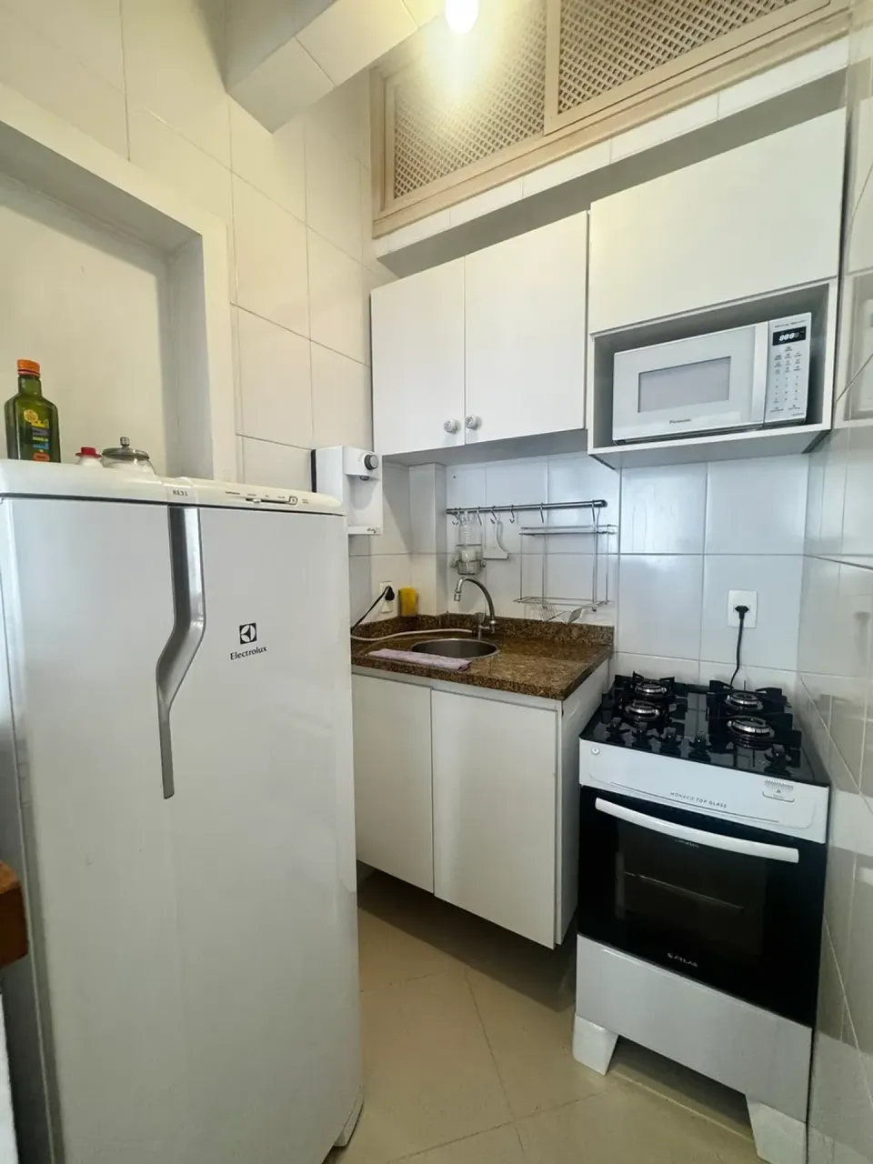 Облаштована студія з пральною машиною та газовою плитою — photo 6