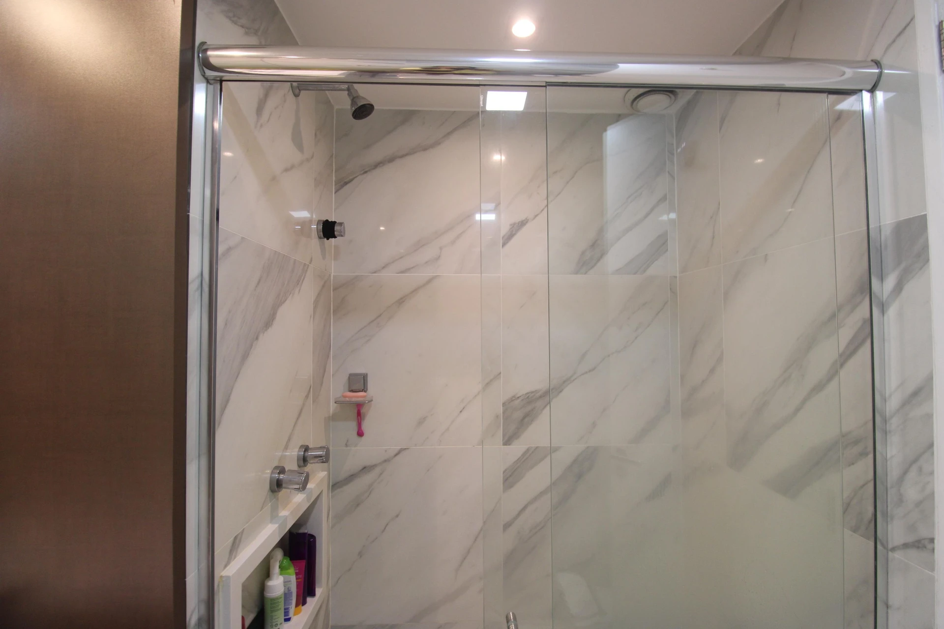 Furnished apartment, 72 m², with a glass-enclosed balcony — photo 48