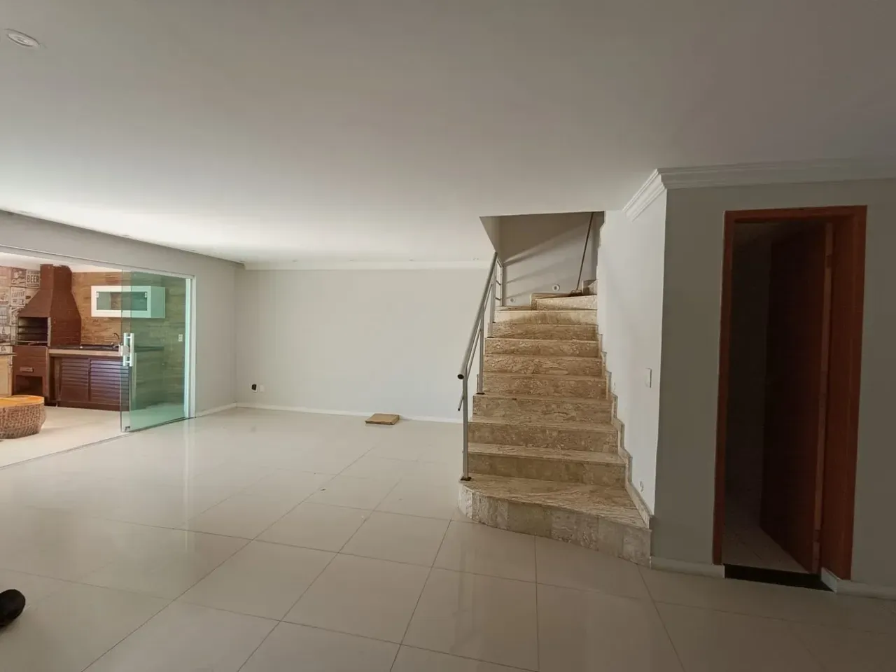 House with 4 bedrooms and 5 bathrooms — photo 9