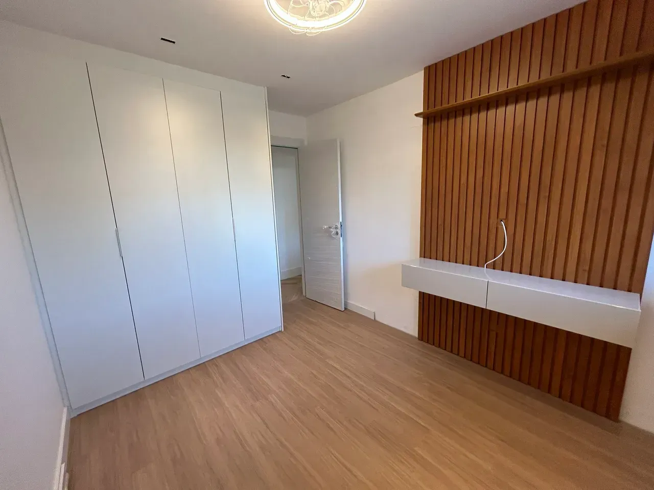 3-bedroom apartment with balcony and open-plan kitchen — photo 11