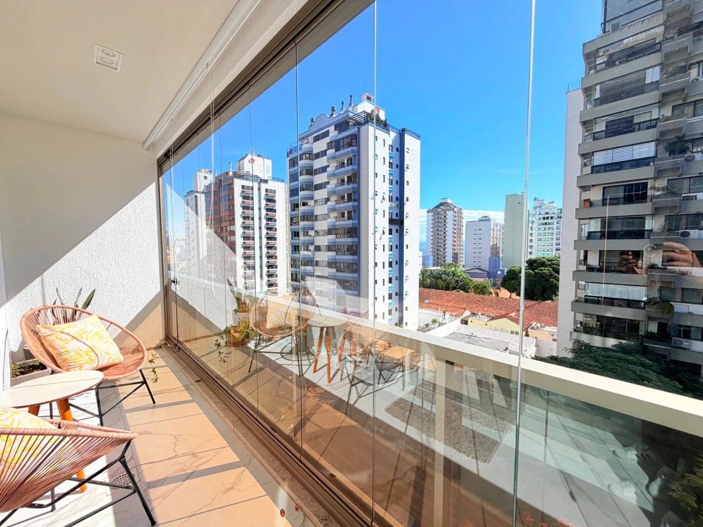 Furnished 58 m² studio with 1 bedroom and 2 parking — photo 17