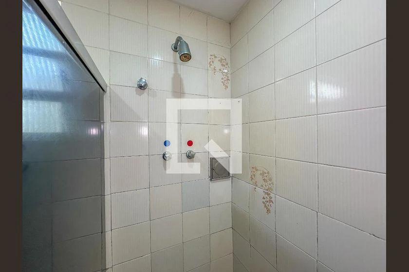 Квартира з 2 спальнями та дерев'яною підлогою або ламінатом — photo 27