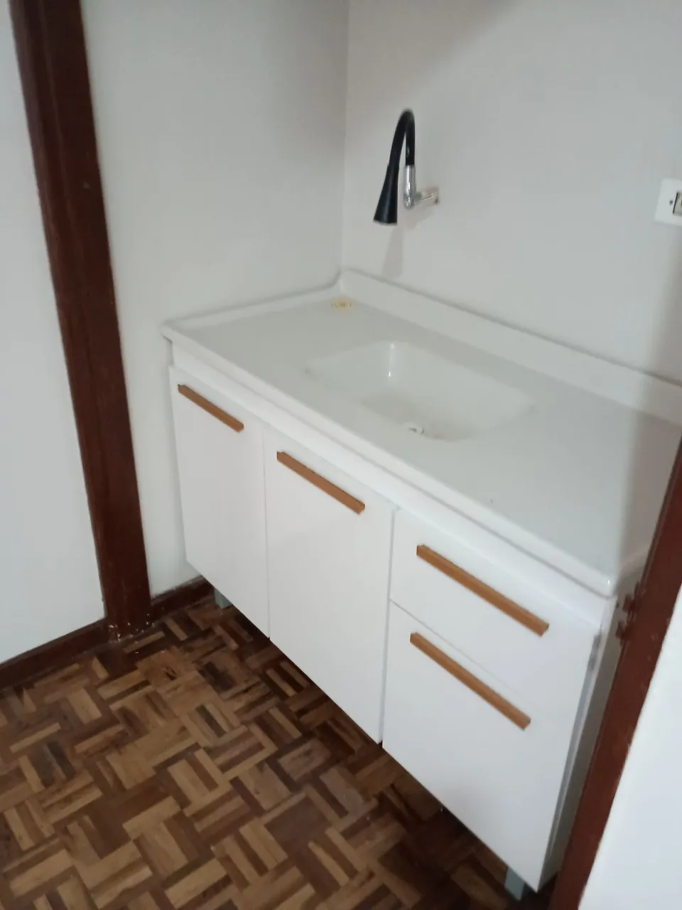 Studio, 28 m², with wood or laminate floors — photo 10