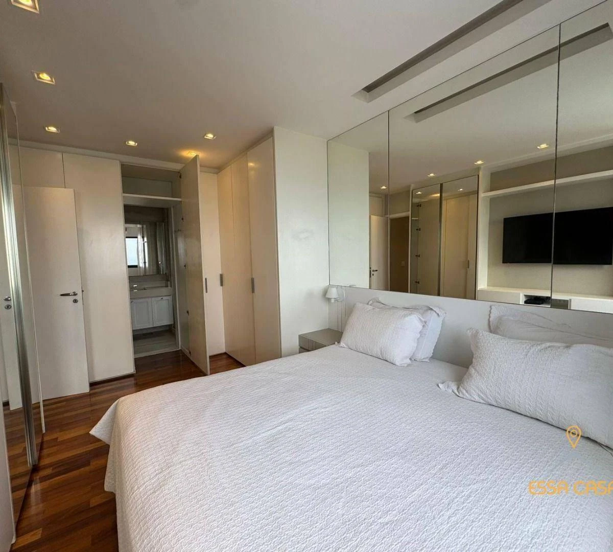 4-bedroom apartment with a water view in Rio de Janeiro — photo 18