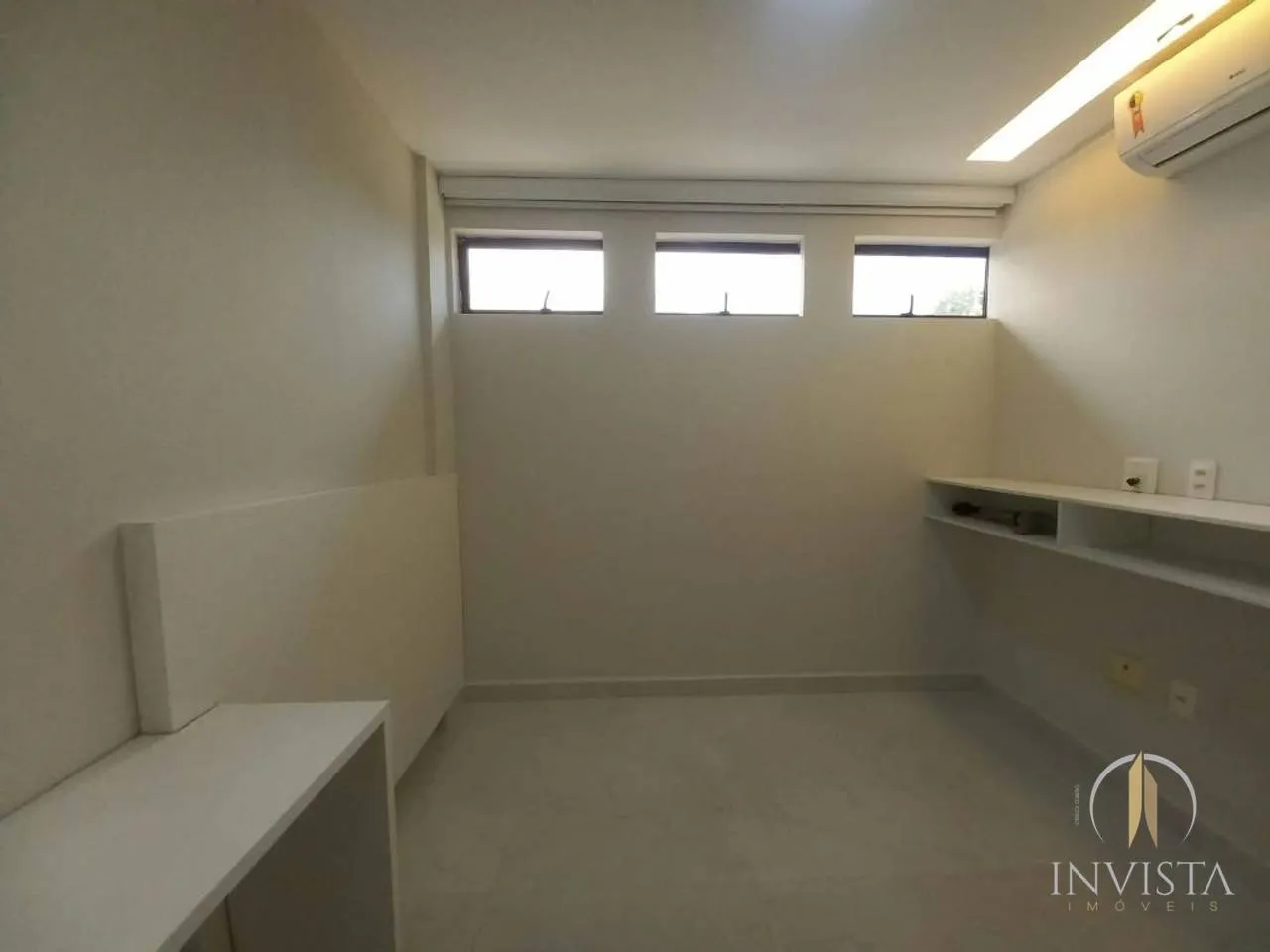 Furnished house, 481 m², with floor-to-ceiling windows — photo 13