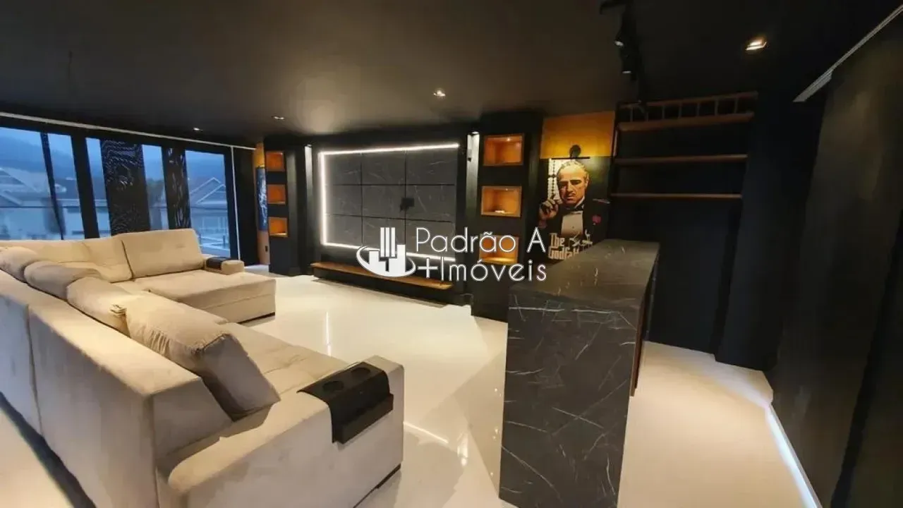 Furnished house with 4 bedrooms and open-plan kitchen