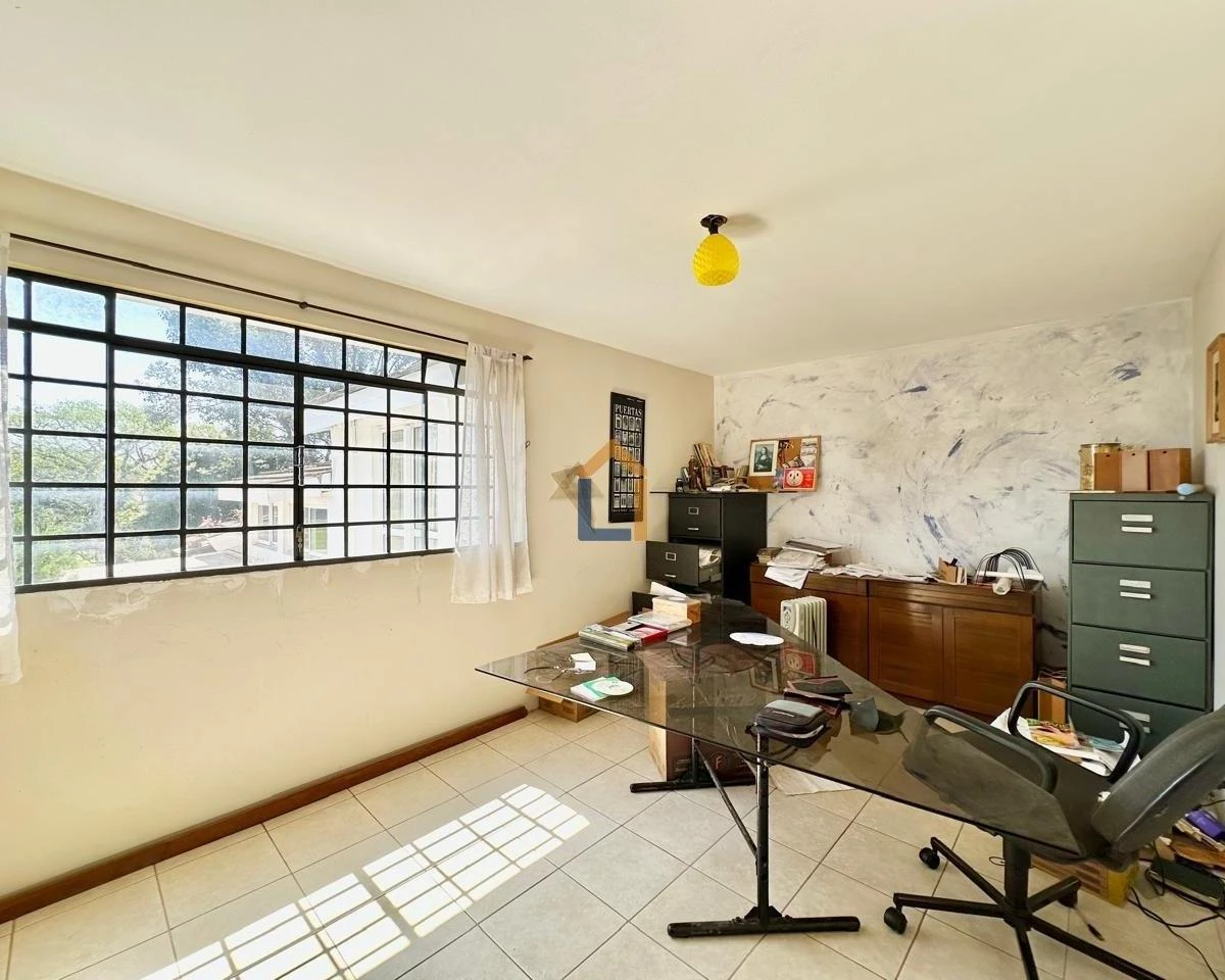 5-bedroom house with a home office — photo 18