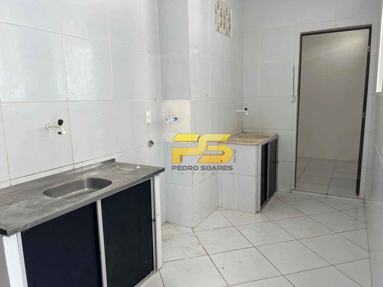 House with 5 bedrooms and 3 en-suite baths, 250 m² — photo 9