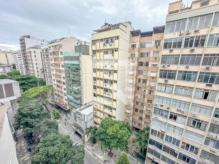 Apartment, 206 m², with a glass-enclosed balcony — photo 4
