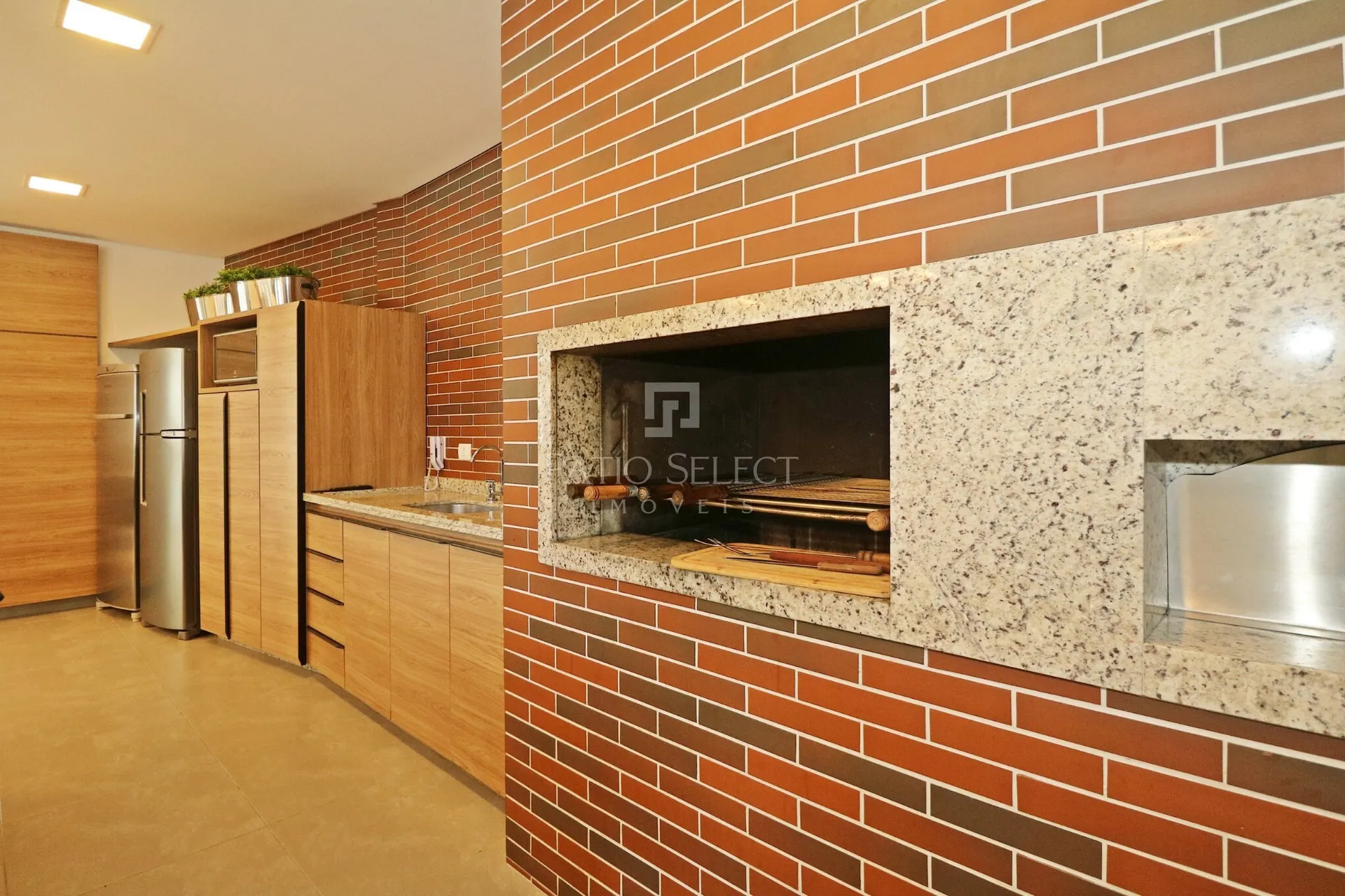 Apartment on the 8th floor with a glass-enclosed balcony — photo 23