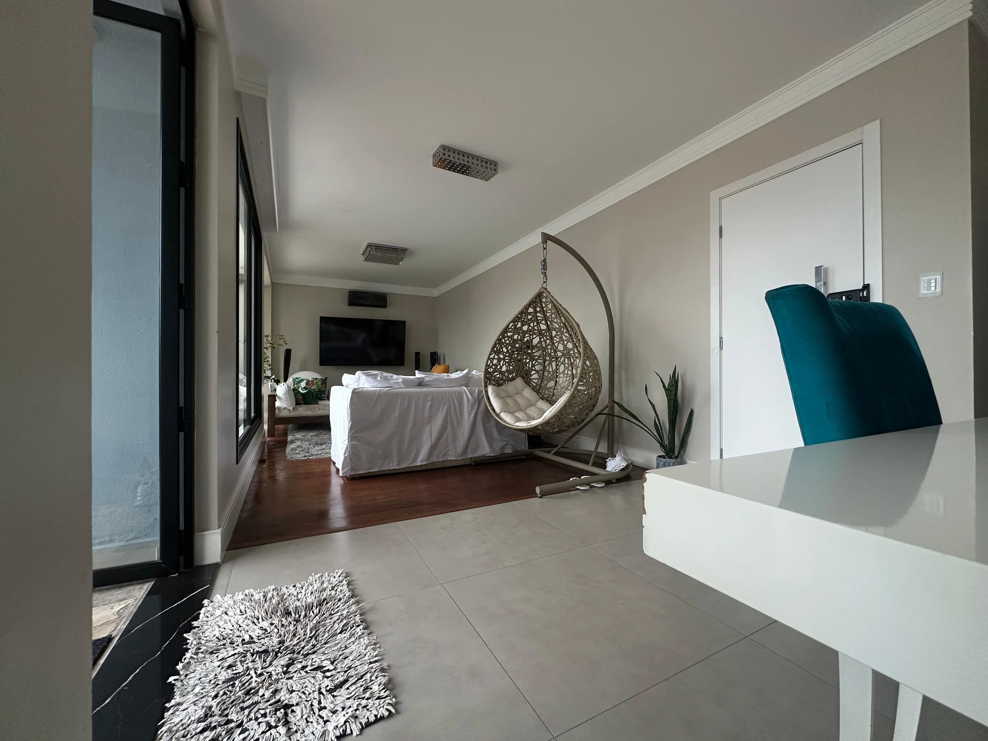 Furnished apartment, 429 m², with floor-to-ceiling windows — photo 16
