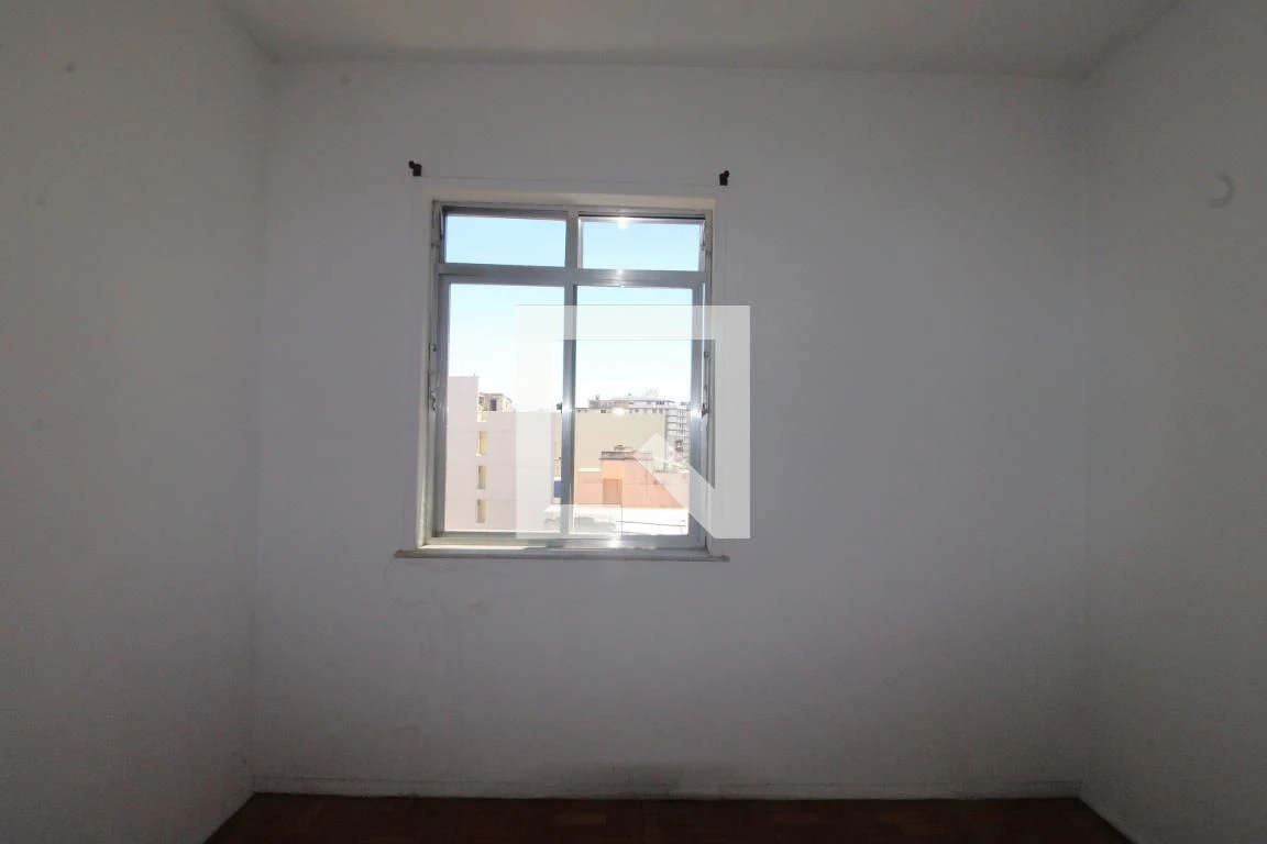 Wood or laminate floors in a 2-bedroom apartment, 100 m² — photo 4