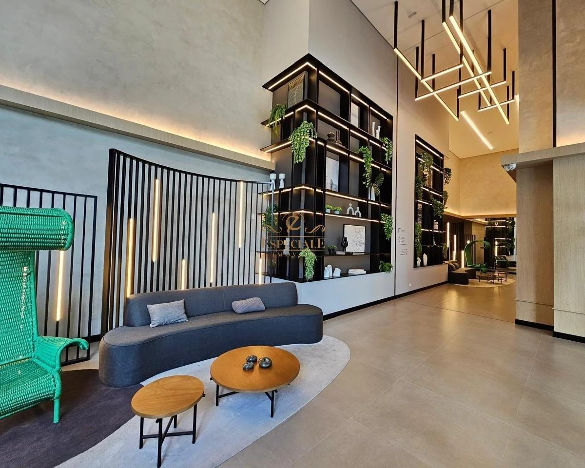 3-bedroom apartment in a building with a pool — photo 12