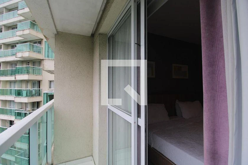 Furnished studio, 28 m², with a glass-enclosed balcony — photo 10