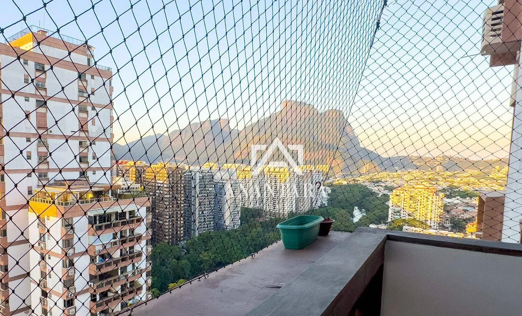2-bedroom apartment with a water view in Rio de Janeiro