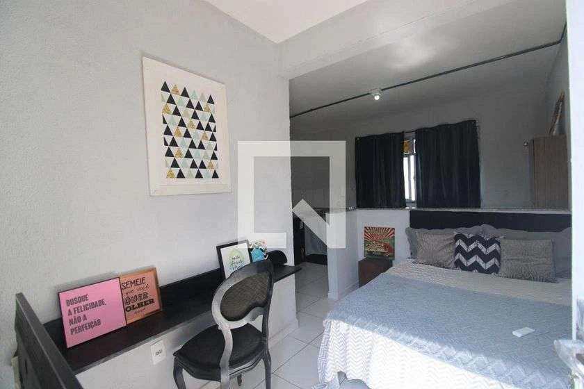 Furnished 40 m² studio with 1 bedroom and 1 bathroom — photo 3