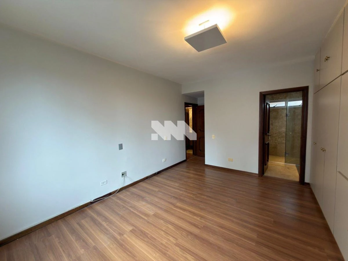 Rental apartment with a closed kitchen and gas stove — photo 8