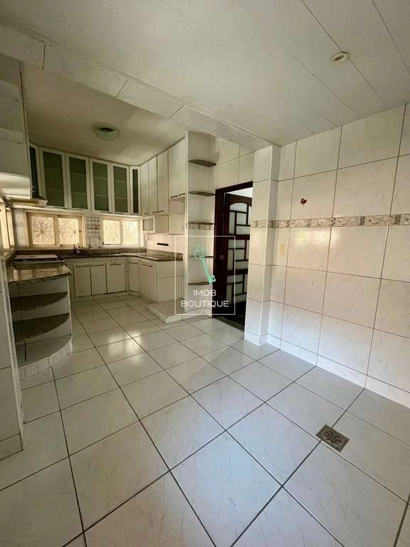 Casa de 5 dormitorios y 321 m² con oficina en casa — photo 24