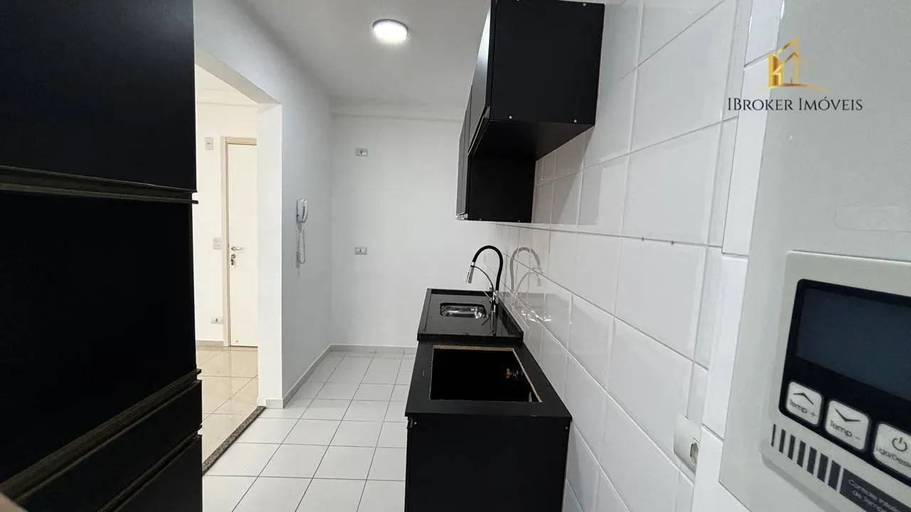 2-bedroom apartment with a closed kitchen and stove — photo 5