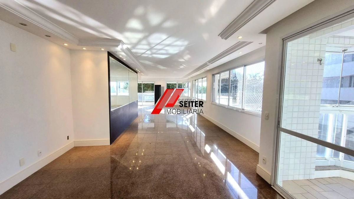 255 m² apartment with a private pool and a bathtub — photo 14