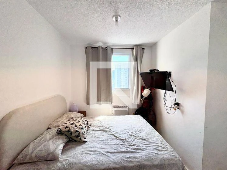 2-bedroom apartment in a building with a gym — photo 9