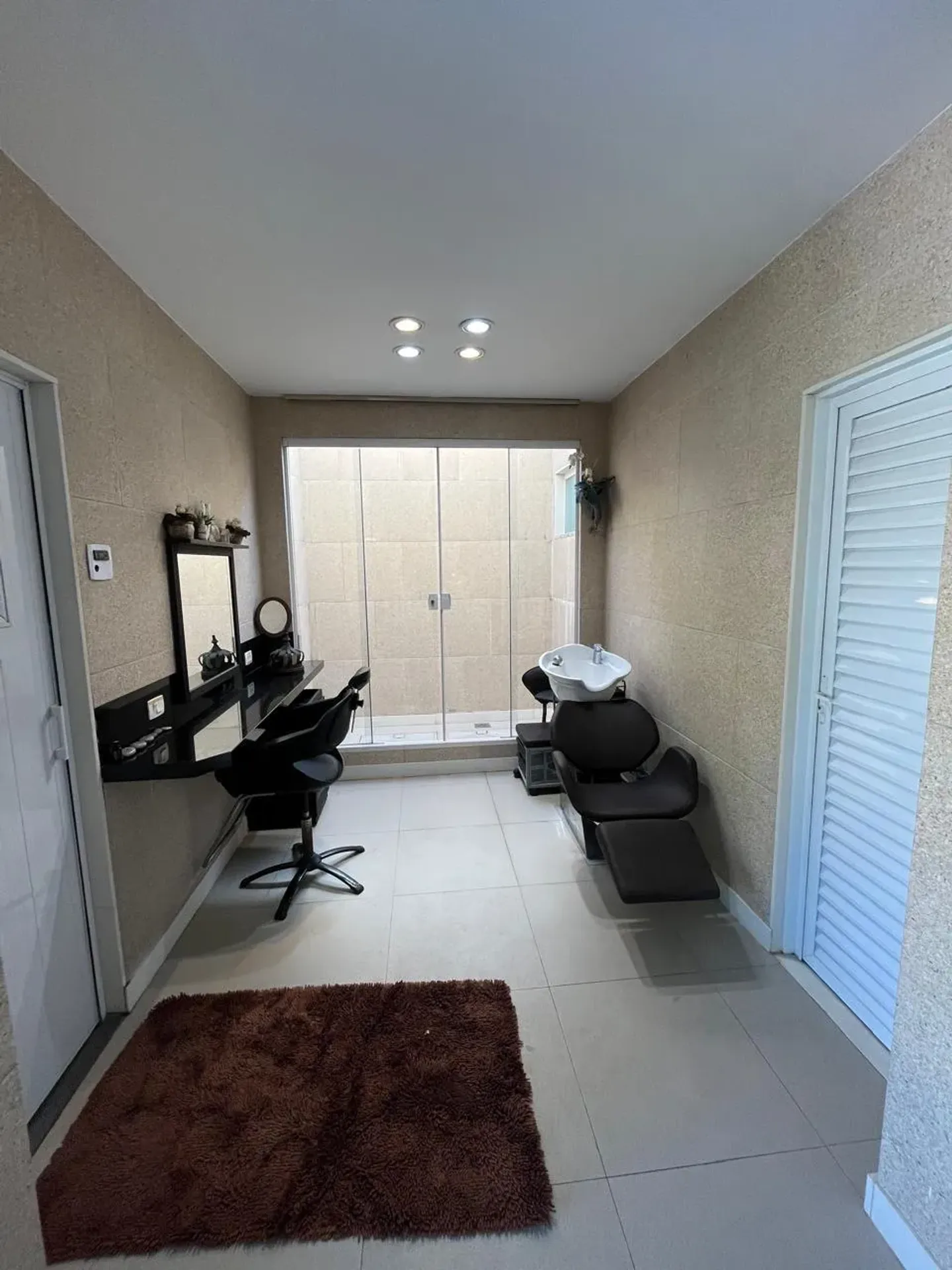 Furnished house with 5 bedrooms and open-plan kitchen — photo 10