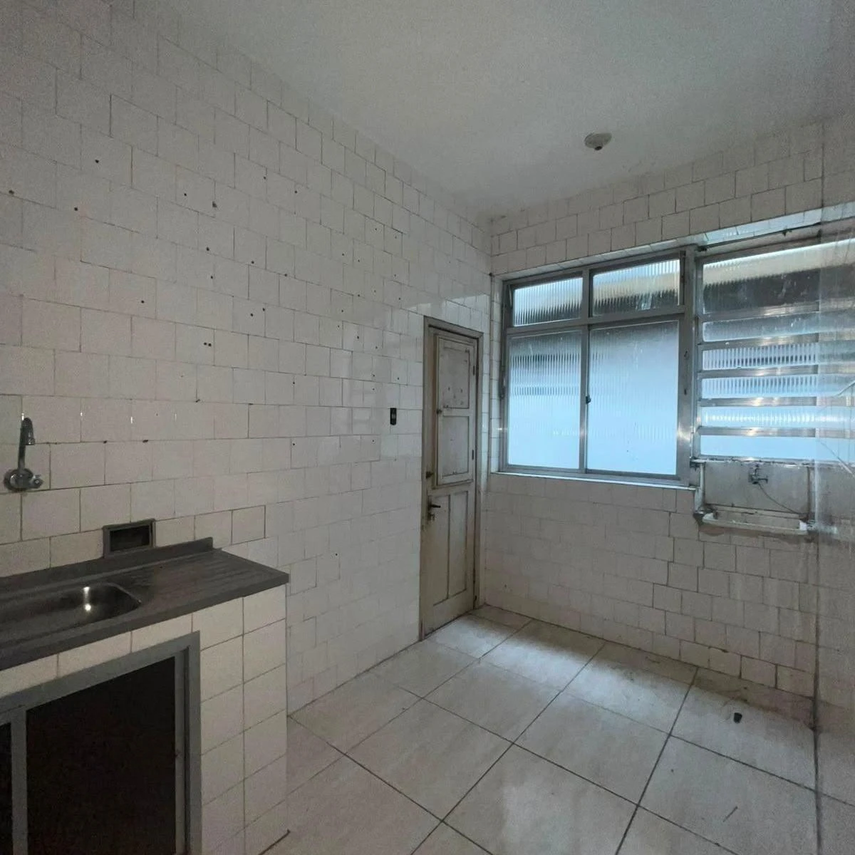 Apartment with no parking, 2 bedrooms and separate kitchen — photo 2