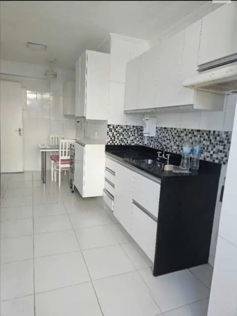 Apartment with 4 bedrooms and 5 bathrooms — photo 24