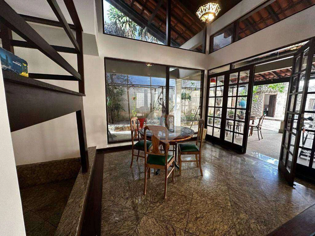 House with 3 bedrooms and 600 m², 4 parking spots — photo 3