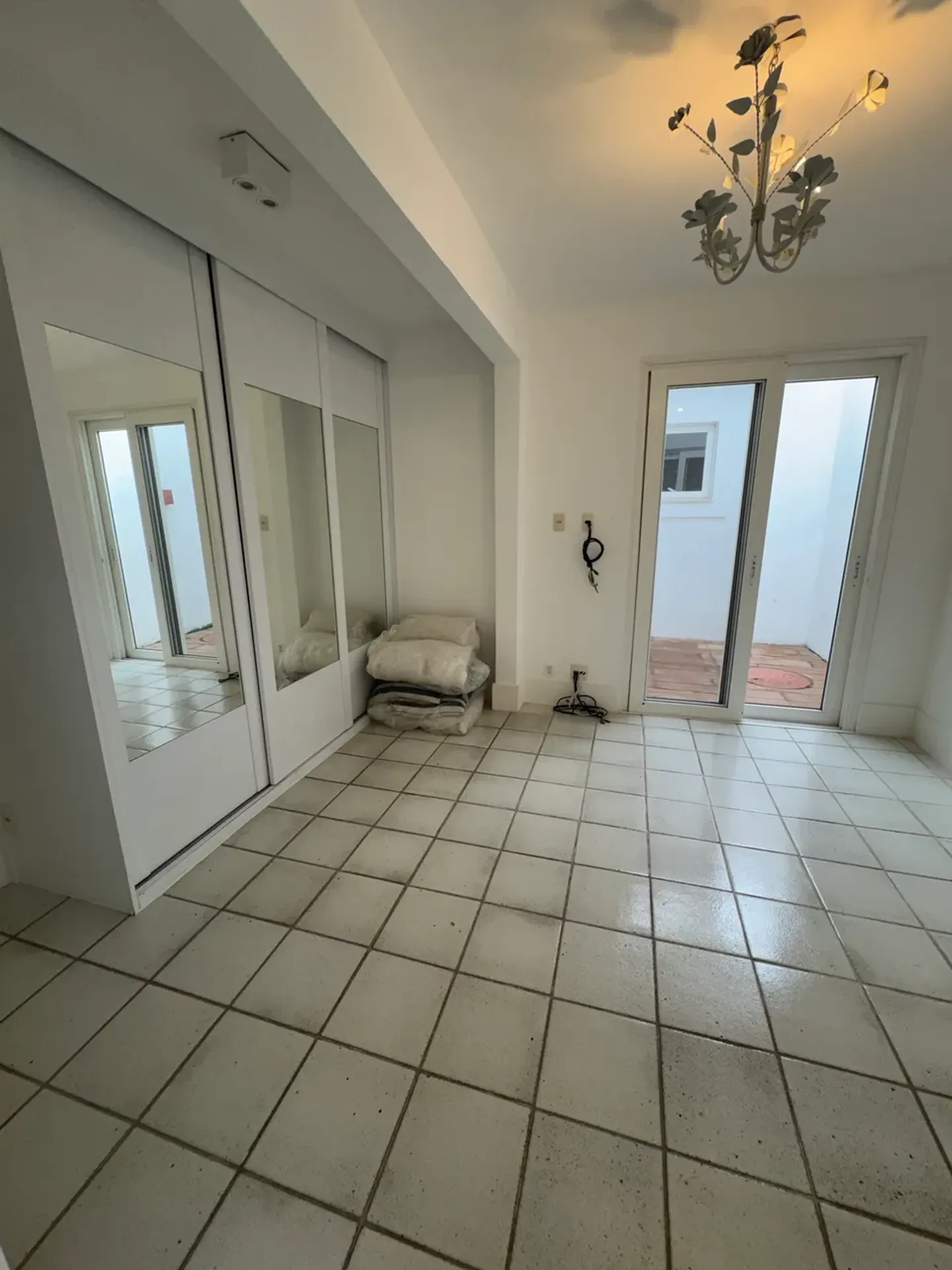 Linear house with 5 bedrooms and 5 bathrooms, separate kitchen — photo 22