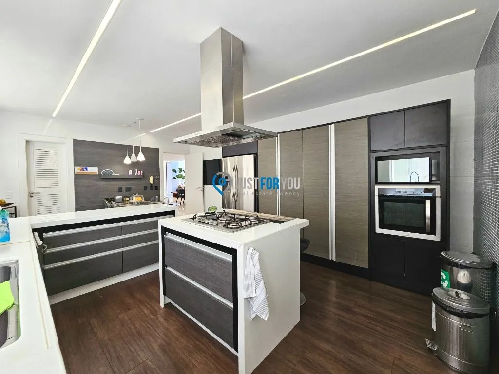 Casa com 4 dormitórios e 5 banheiros, 650 m² — photo 28