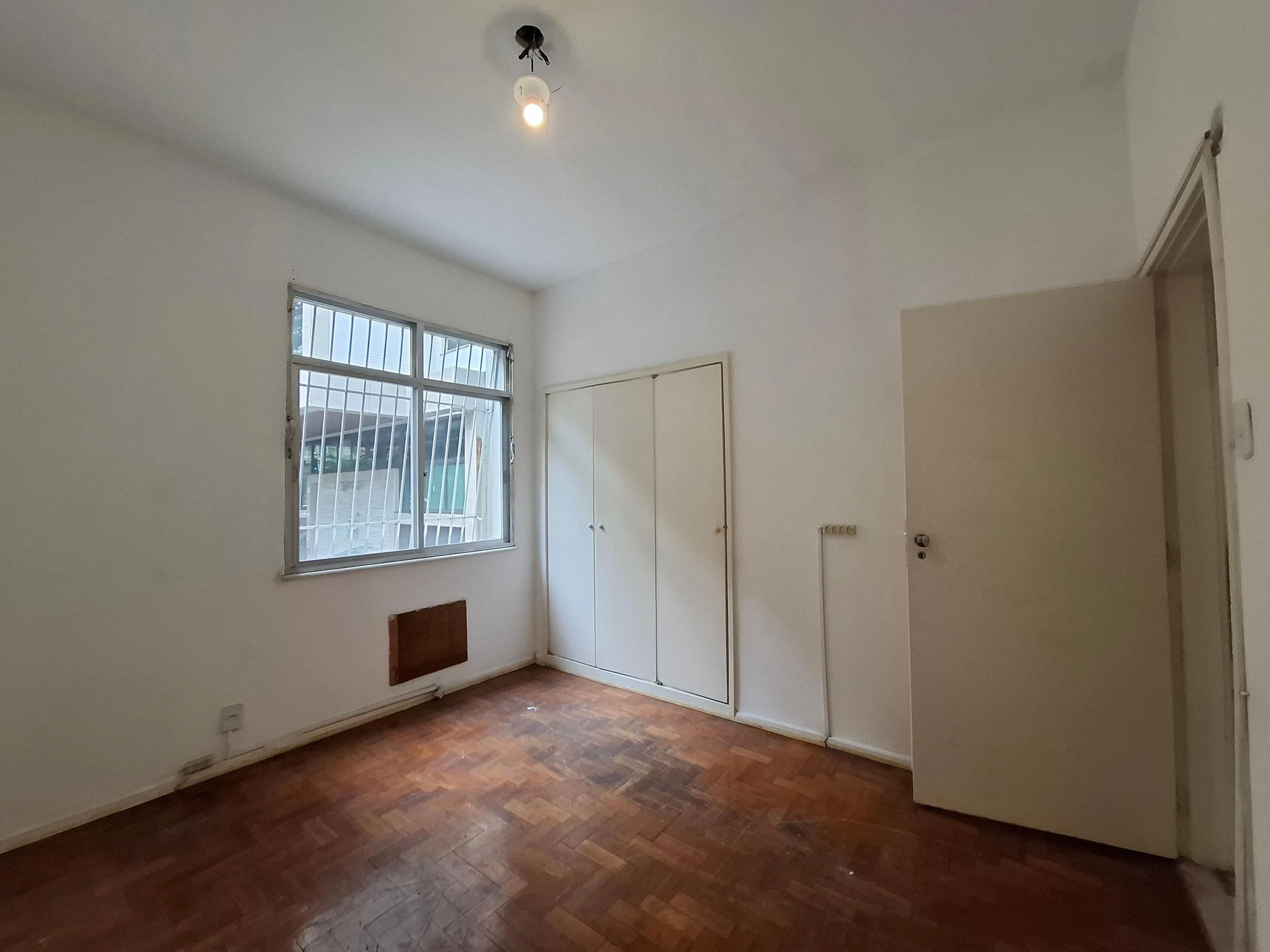Unfurnished 3-bedroom apartment with 3 bathrooms — photo 14