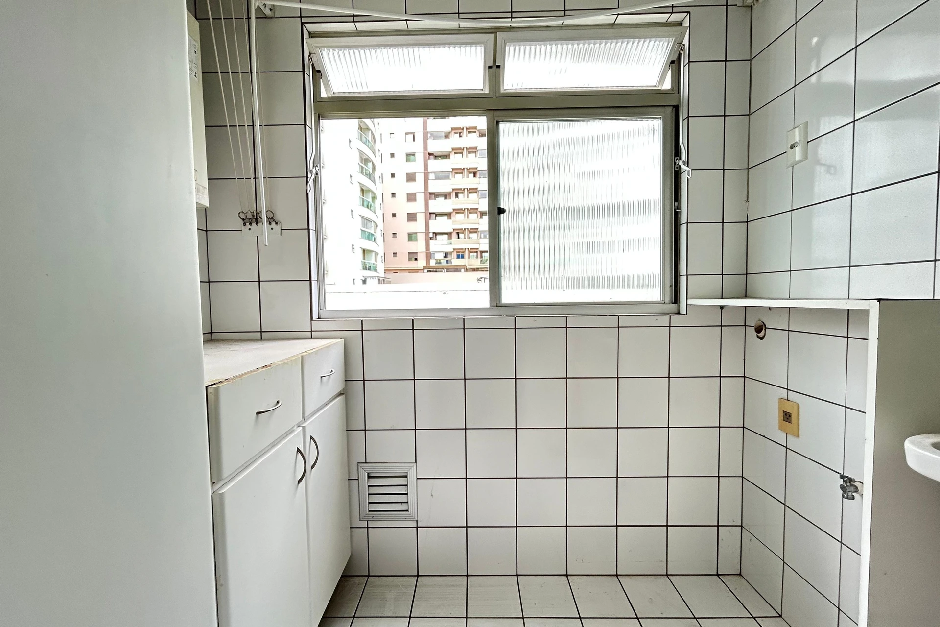 3-bedroom apartment in a building with a gym — photo 23