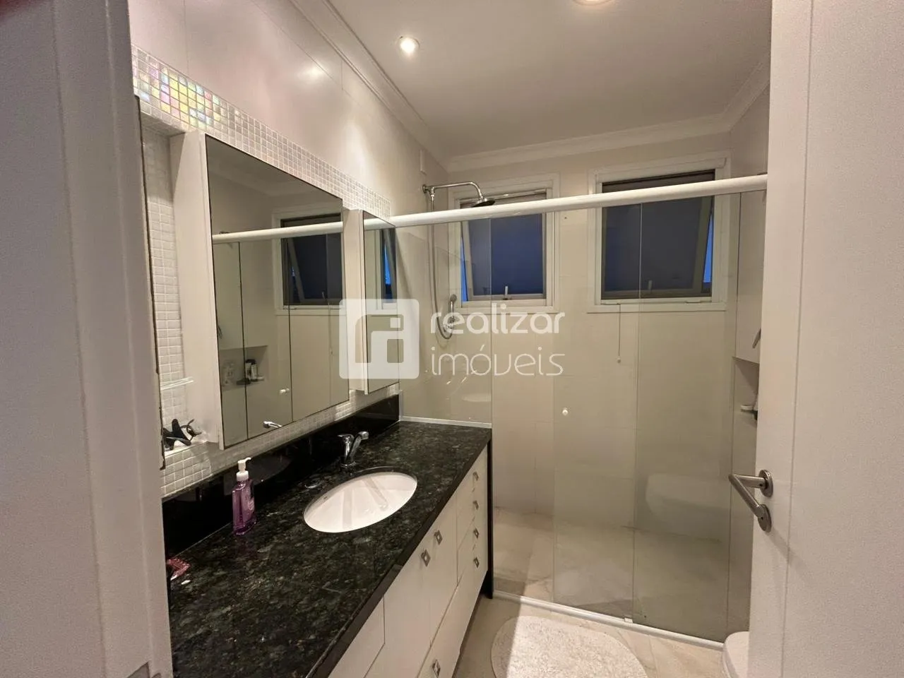 House with 7 bedrooms and a private garden — photo 7