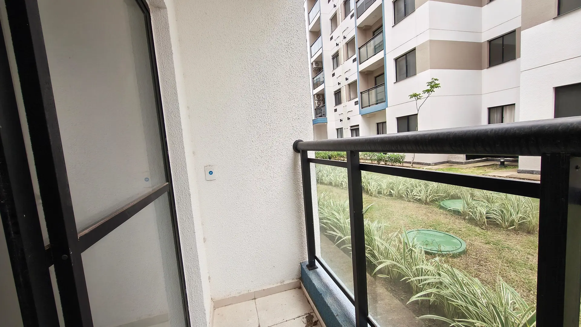 2-bedroom apartment in a building with a gym — photo 7