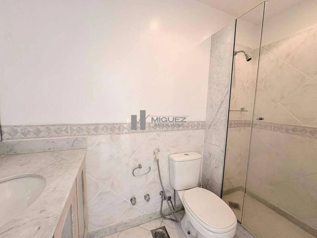 273 m² triplex house with 3 parking spaces and 5 baths — photo 21