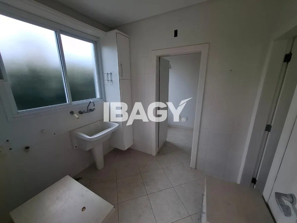 4-bedroom house with 3 suites and 400 m² total area — photo 19
