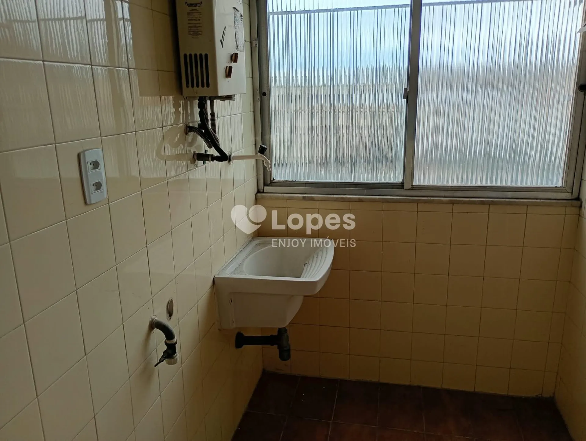 2-bedroom apartment with a mountain view — photo 15
