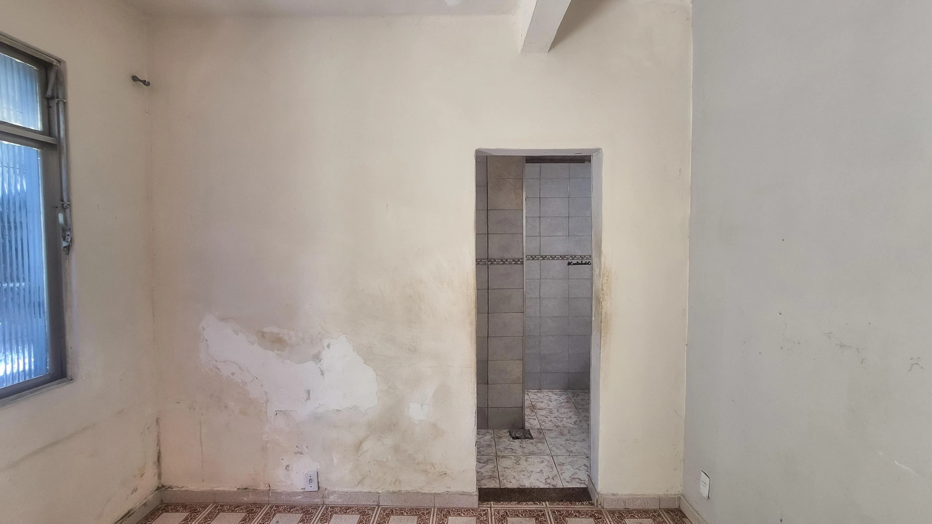 Невмебльована квартира з 2 спальнями та компактною кухнею — photo 36